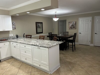 Very private Charming 3-bedroom townhome with AC, WiFi in Tallahassee.