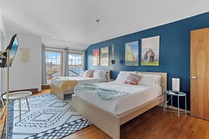 4 bedrooms, iron/ironing board, WiFi, bed sheets