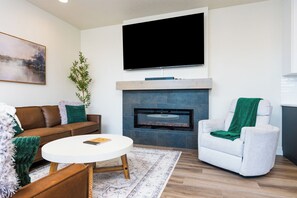 Smart TV, fireplace