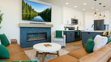 Smart TV, fireplace