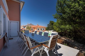 Outdoor dining - Spacious Villa with swimming pool (Veli Lošinj)