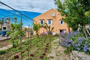 Exterior - Cozy 2-Bedroom Holiday Retreat Sleeps 5 (Mali Lošinj)