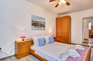 3 bedrooms, free WiFi, bed sheets