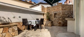 Cozy Couples Retreat with Pet-Friendly Ambiance