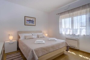 3 chambres, fer et planche à repasser, Wi-Fi gratuit, draps fournis