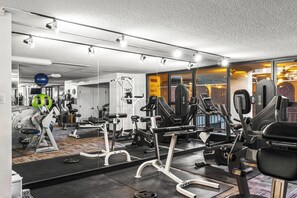 Fitness facility - NEW- One-bedroom condo, parking, and High-Speed WIFI in Downtown Denver (Denver)