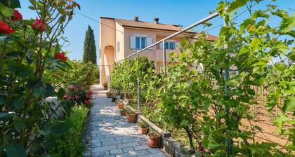 Apartment mit 2 Schlafzimmern und Platz für 5 Personen mit privatem Parkplatz