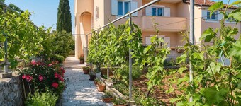 Charming 2-Bedrooms Apartment in Nerezine