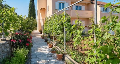 Charming 2-Bedrooms Apartment in Nerezine