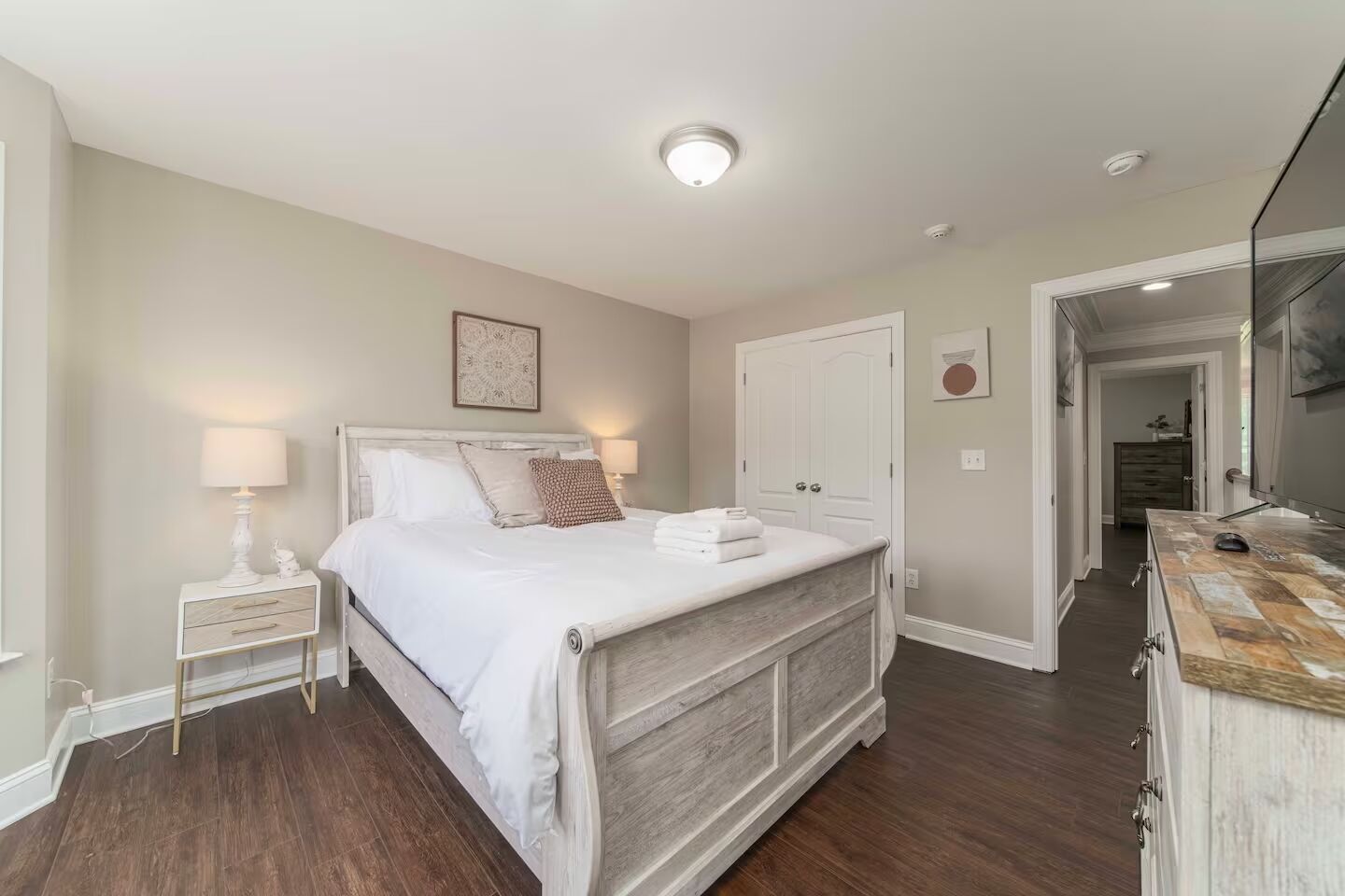 5 makuuhuonetta, silitysrauta/-lauta, Wi-Fi, vuodevaatteet