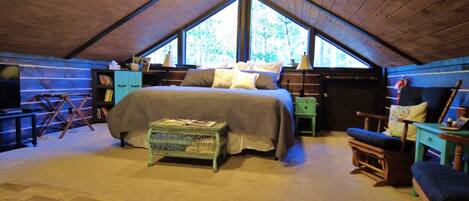 Loft | 3 bedrooms, iron/ironing board, free WiFi, bed sheets