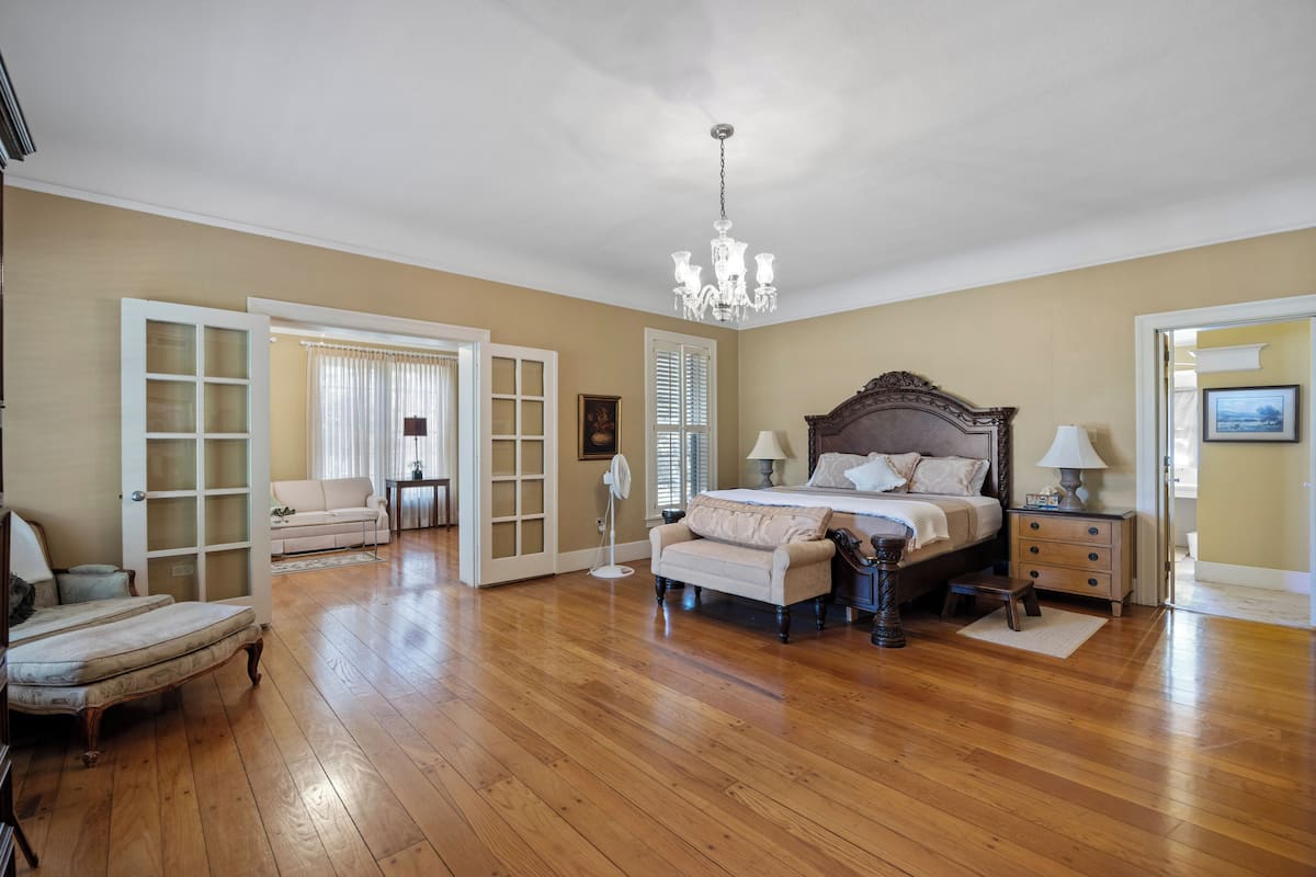 Grand House | 1 bedroom, free WiFi, bed sheets
