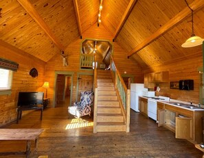 Luxury Cabin, Mountain View | Free WiFi, bed sheets - Texas Hill Country Resort (Medina)