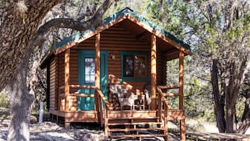 Basic Cabin, Multiple Beds, Shared Bathhouse, Mountain View | 1 bedroom, free WiFi, bed sheets