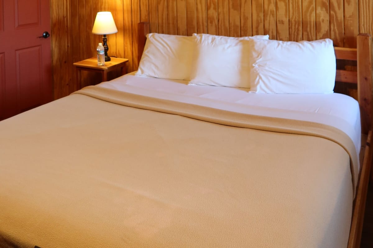 Comfort Cabin, 1 King Bed, Mountain View ADA | Bed sheets
