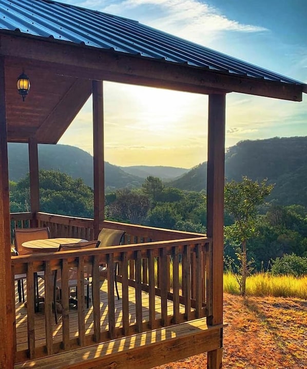 Free WiFi, bed sheets - Texas Hill Country Resort (Medina)