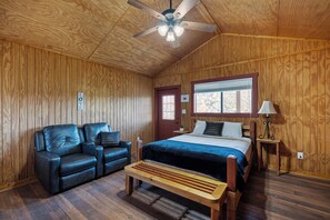 Comfort Cabin (40), 1 Queen Bed, Mountain View