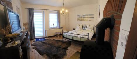 3 bedrooms, travel crib, free WiFi, bed sheets