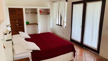 1 habitación, tabla de planchar con plancha, wifi y ropa de cama