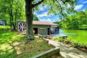 Exterior - 5BR Lakefront Lake Anna with Dock, Deck, Fire Pit (Mineral)