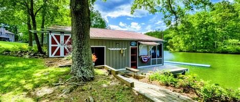 Enjoy a rustic escape with this charming boathouse, set against the stunning backdrop of Lake Anna.