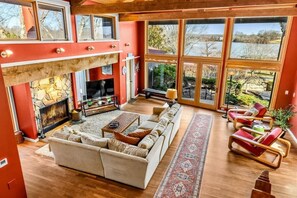 Smart TV, offices - 5BR Lakefront Lake Anna with Dock, Deck, Fire Pit (Mineral)