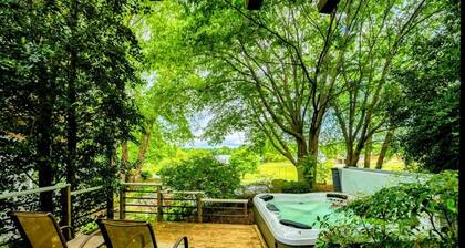 5BR Lakefront Lake Anna with Dock, Deck, Fire Pit