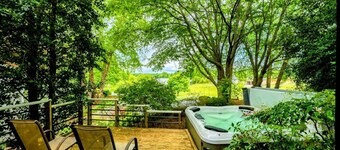 5BR Lakefront Lake Anna with Dock, Deck, Fire Pit