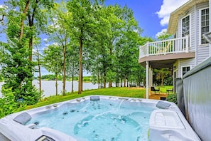 Terrace/patio - Lakefront Lake Anna, Views, Boat Dock, Hot Tub (Mineral)