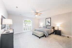 6 bedrooms, desk, iron/ironing board, travel cot