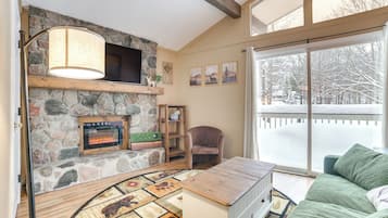 TV, fireplace