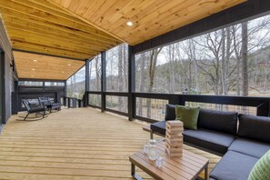House (5 Bedrooms) | Interior - Kings Crown by Avantstay Indoor Pool, Hot Tub, Firepit, Theater All-season Retreat (Gatlinburg)