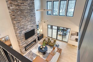 House (5 Bedrooms) | Interior