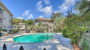 Pool - Golf, Shop & Relax Beachside! Hilton Head Getaway (Hilton Head Island)