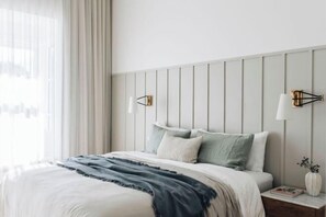 Room - Rubus Blue, Berry - by Linnaeus Collection (Berry)