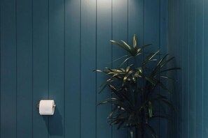 Room - Rubus Blue, Berry - by Linnaeus Collection (Berry)