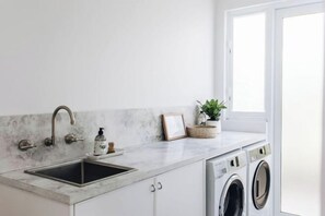 Laundry room - Rubus Blue, Berry - by Linnaeus Collection (Berry)