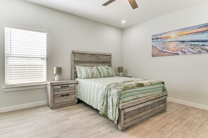 3 bedrooms, iron/ironing board, Internet, bed sheets - Modern Port Isabel Home: Coastal Family Home! (Port Isabel)
