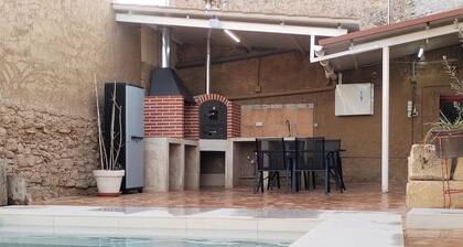 Rural house with swimming pool and PRIVATE barbecue in an environment of peace and nature.