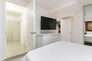 1 habitación, tabla de planchar con plancha, wifi y ropa de cama