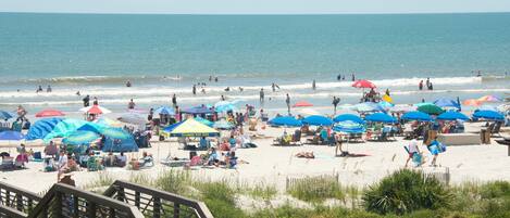 Beach nearby, sun-loungers, beach towels