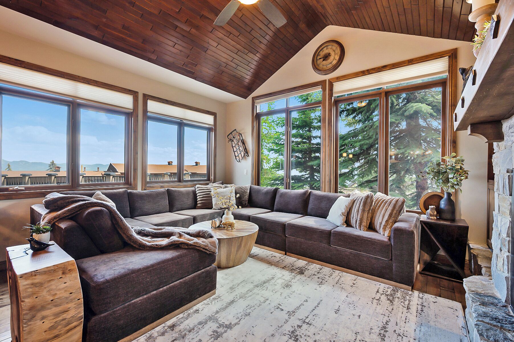 Chalet Deluks, pemandangan gunung, tepi gunung | Area keluarga | TV layar datar