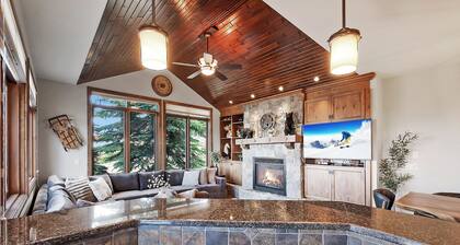 Snow Therapy Chalet Ski In Out & Hot Tub