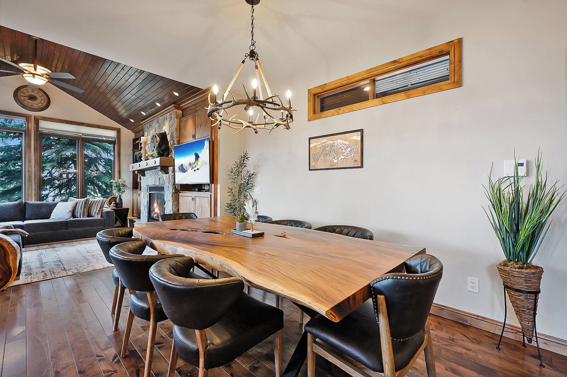 Deluxe Chalet, Mountain View, Mountainside | In-room dining