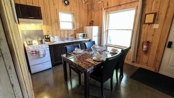 Chalet, 2 Bedrooms | Private kitchen