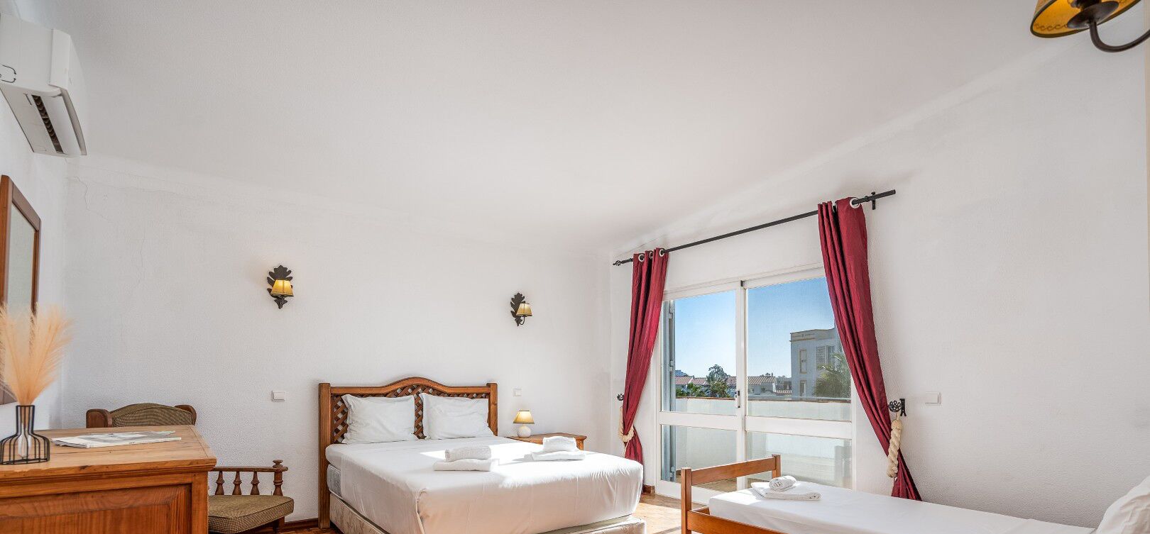 5 bedrooms, iron/ironing board, free WiFi, bed sheets