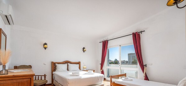 5 chambres, fer et planche à repasser, accès au Wi-Fi (inclus)