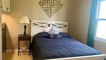 2 bedrooms, iron/ironing board, WiFi, bed sheets