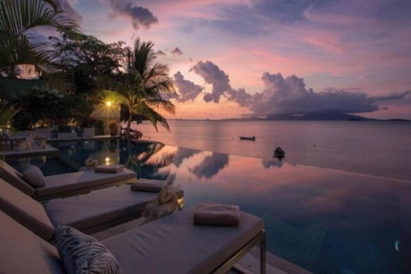 สระว่ายน้ำ