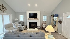 Fireplace - Sunday - Sunday Too Cute..Quite south end of OC- 3 BR -2 bath -PET FRIENDLY (Ocean City)